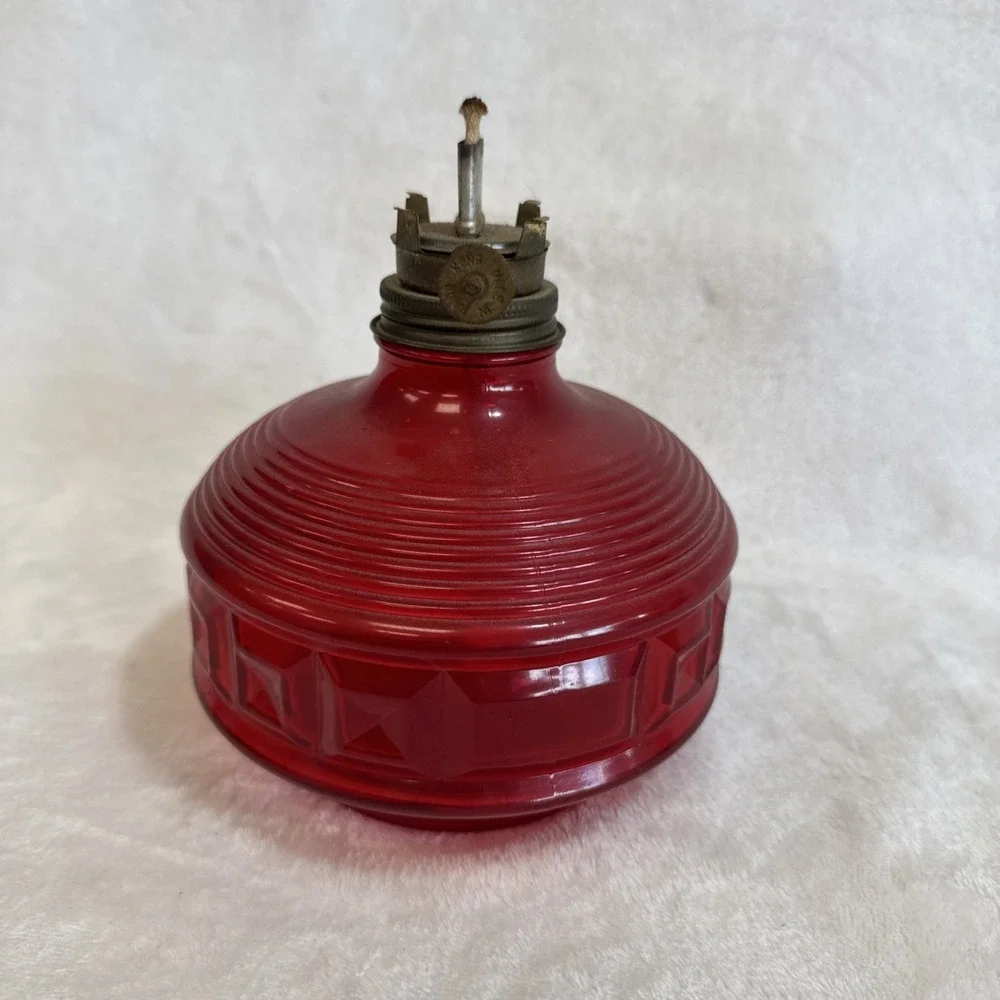 Vintage Red Glass Oil Lamp, Diamond & Ribbed Pattern, Kerosene Lantern‎